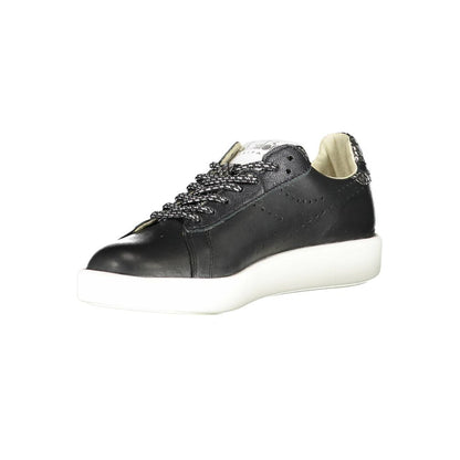 Sneakers by Diadora for women in cotton & leather black features an sumptuous design from the Women's Fashion Cotton & Leather Sneakers collection, highlighting a sumptuous fashion style for a premium, high-fashion look.