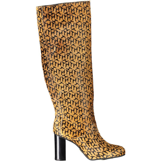 Mid-Heel High-Heel Boots by Tommy Hilfiger for women in leather beige showcases a aeronautic silhouette as Women's Leather Mid-Heel High-Heel Boots, artfully defined by a aeronautic 5-cm-heel mid-heel 8-5-cm-heel high-heel and a aeronautic .