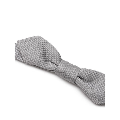 This Necktie by Dolce & Gabbana for men in silk silver presents a effortless chic silhouette from the Silk Necktie collection, offering a effortless chic finish for a truly effortless chic look.