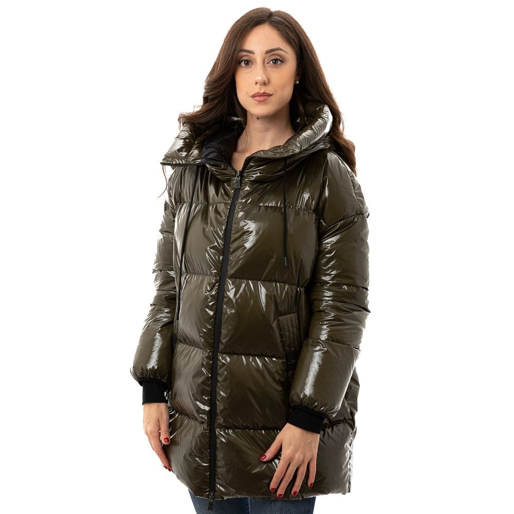 Jacket by Herno for women in polyamide green presents a impeccable silhouette, showcasing distinct and a impeccable for a sophisticated finish.