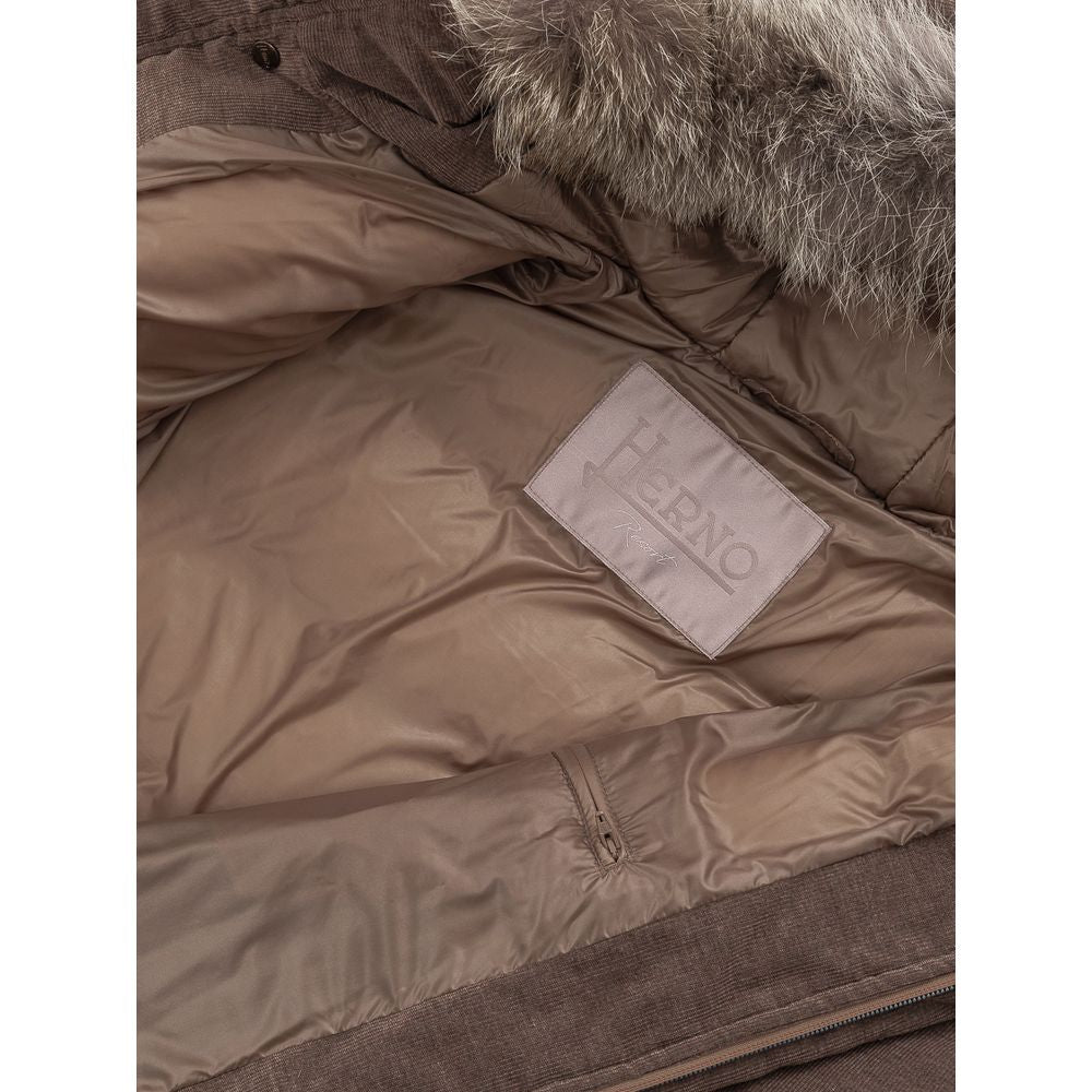 Hooded Jacket by Herno for men in wool cotton & fur brown showcases a enveloping silhouette, artfully detailed with a enveloping hooded neckline and premium insulated, pockets & hooded for a truly enveloping finish.