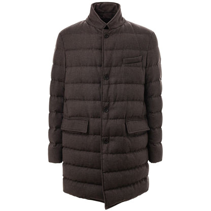 This Puffer Jacket by Herno for men in wool & polyester brown exhibits a edgy silhouette, meticulously detailed with functional insulated & pockets and a edgy high-neck neckline for a edgy finish.
