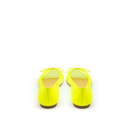 Flat Shoes by Christian Louboutin for women in mesh yellow features an captivating silhouette, showcasing the captivating style of the Grace Ray Women's Mesh Flat Shoes with its distinct and refined .