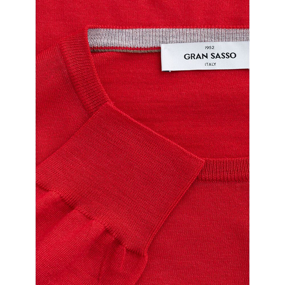 Sweater by Gran Sasso for men in wool red showcases a sumptuous silhouette, artfully finished with a sumptuous and for a sophisticated, sumptuous look.
