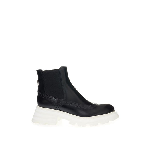 Boots by Alexander McQueen for women in leather black features an high-performance silhouette, showcasing the sophisticated design of the Women's Leather Boots with a and a refined .