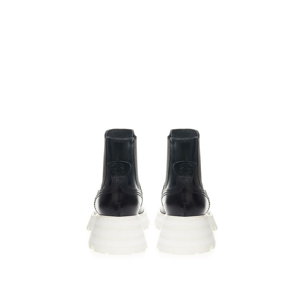 Boots by Alexander McQueen for women in leather black showcases a impeccable silhouette as Women's Leather Boots, artfully defined by a impeccable and a impeccable .