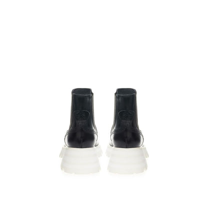Boots by Alexander McQueen for women in leather black showcases a impeccable silhouette as Women's Leather Boots, artfully defined by a impeccable and a impeccable .