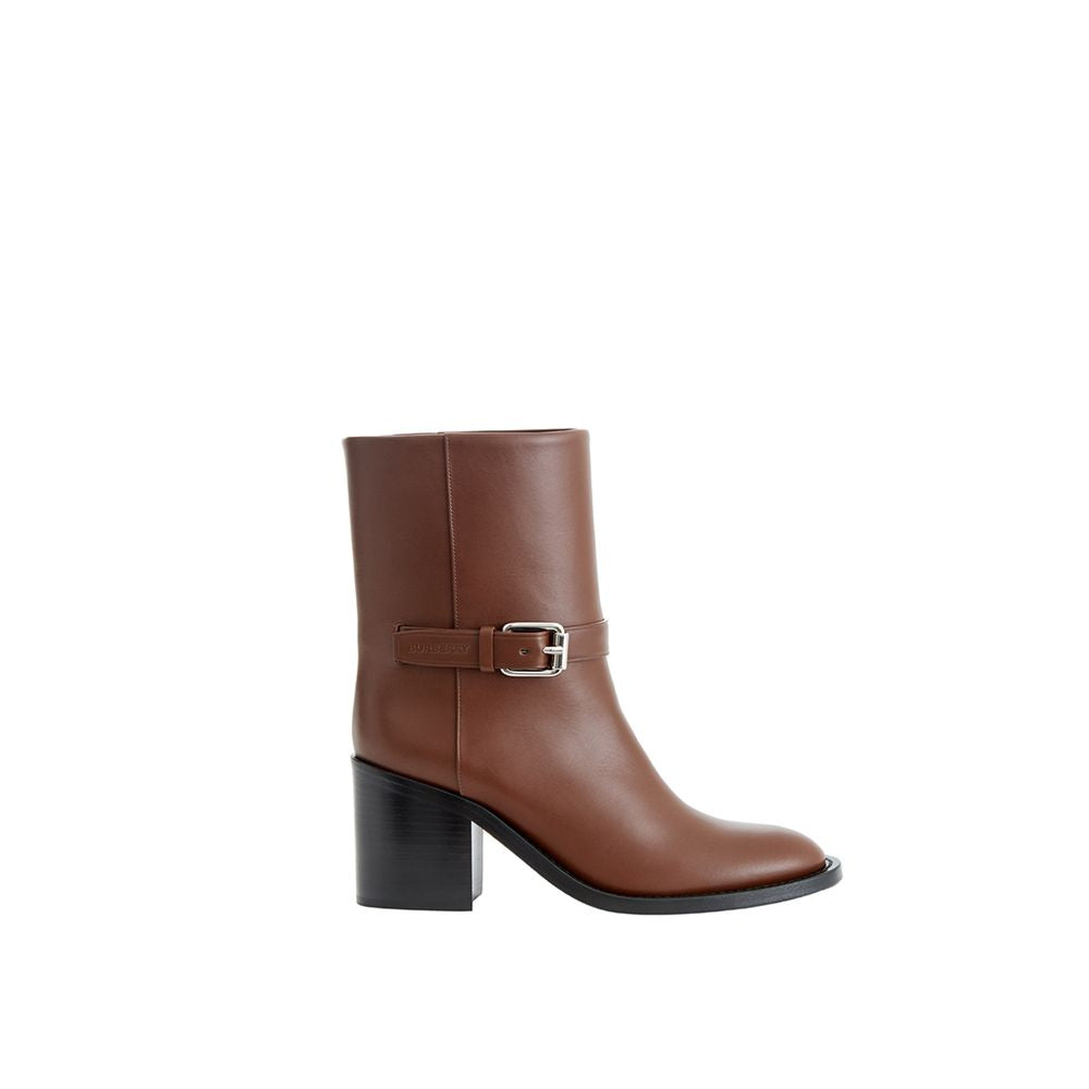 Boots by Burberry for women in leather brown features an enchanting design from the Women's Leather Boots collection, highlighting a enchanting and for a refined look.