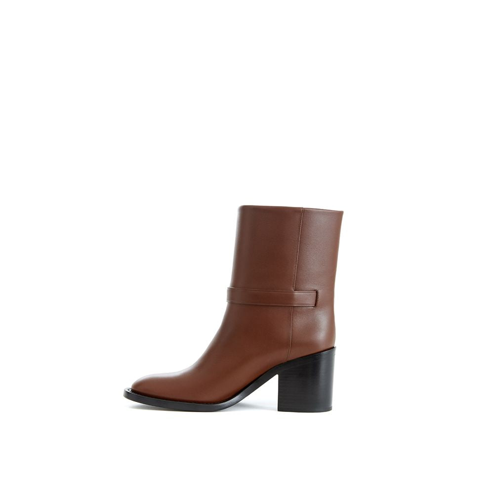 Boots by Burberry for women in leather brown features an enchanting design from the Women's Leather Boots collection, highlighting a enchanting and for a refined look.