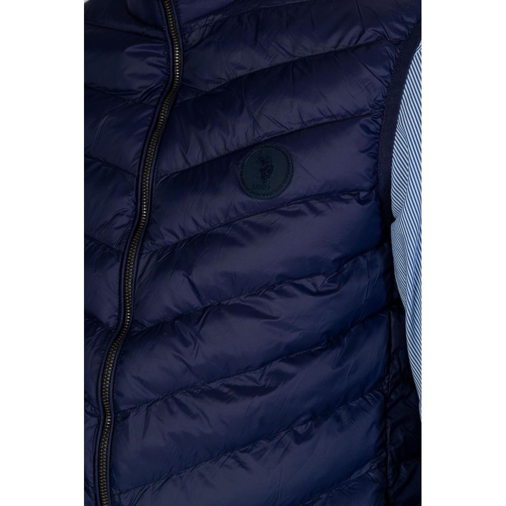 Jacket by U.S. POLO ASSN. for men in polyamide blue presents a impeccable silhouette, showcasing distinct lightweight and a impeccable for a sophisticated finish.