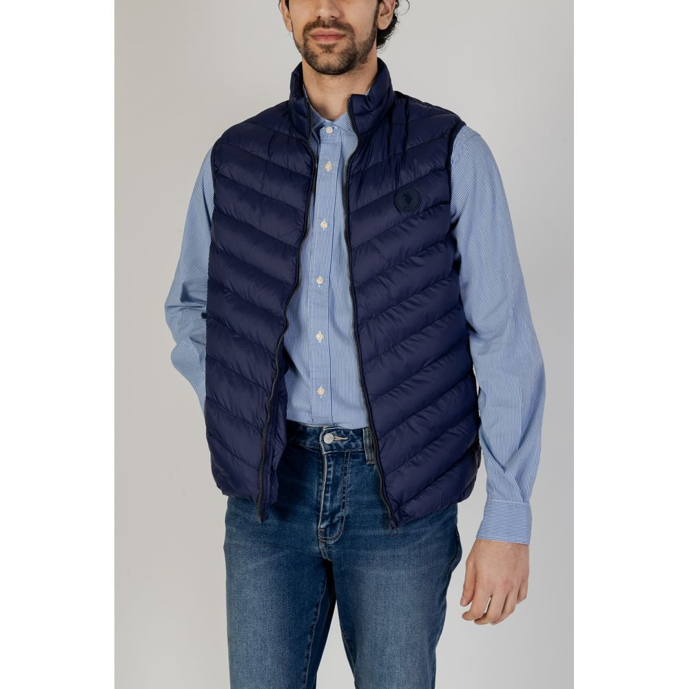 Jacket by U.S. POLO ASSN. for men in polyamide blue features a smart silhouette, perfectly accentuated by its unique and functional lightweight for a smart finish.