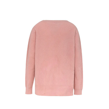 T-Shirt by Malo for women in cashmere pink showcases a fashionable silhouette, elegantly detailed with a fashionable and wrap neckline for a sophisticated, high-fashion look.