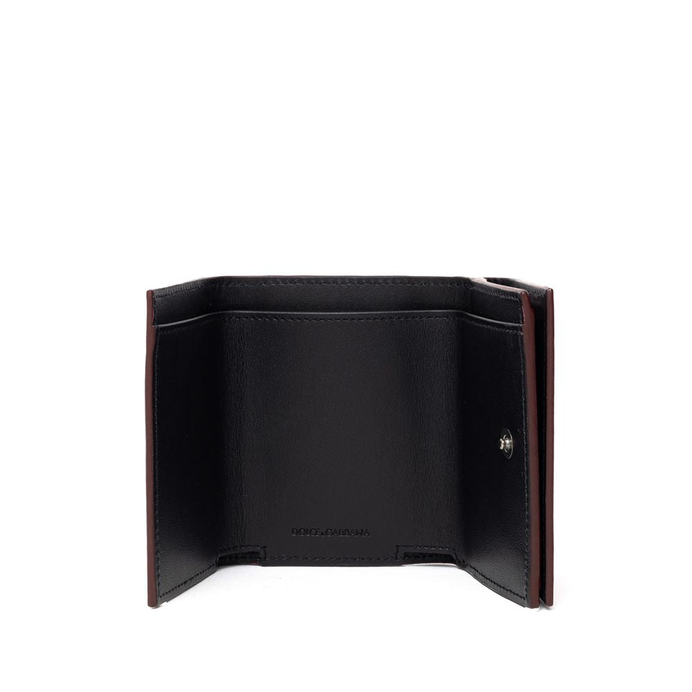 Wallet by Dolce & Gabbana for men in calfskin leather red & print showcases a refined silhouette, artfully detailed with the signature style of the Calfskin Leather Wallet and functional coin-purse.