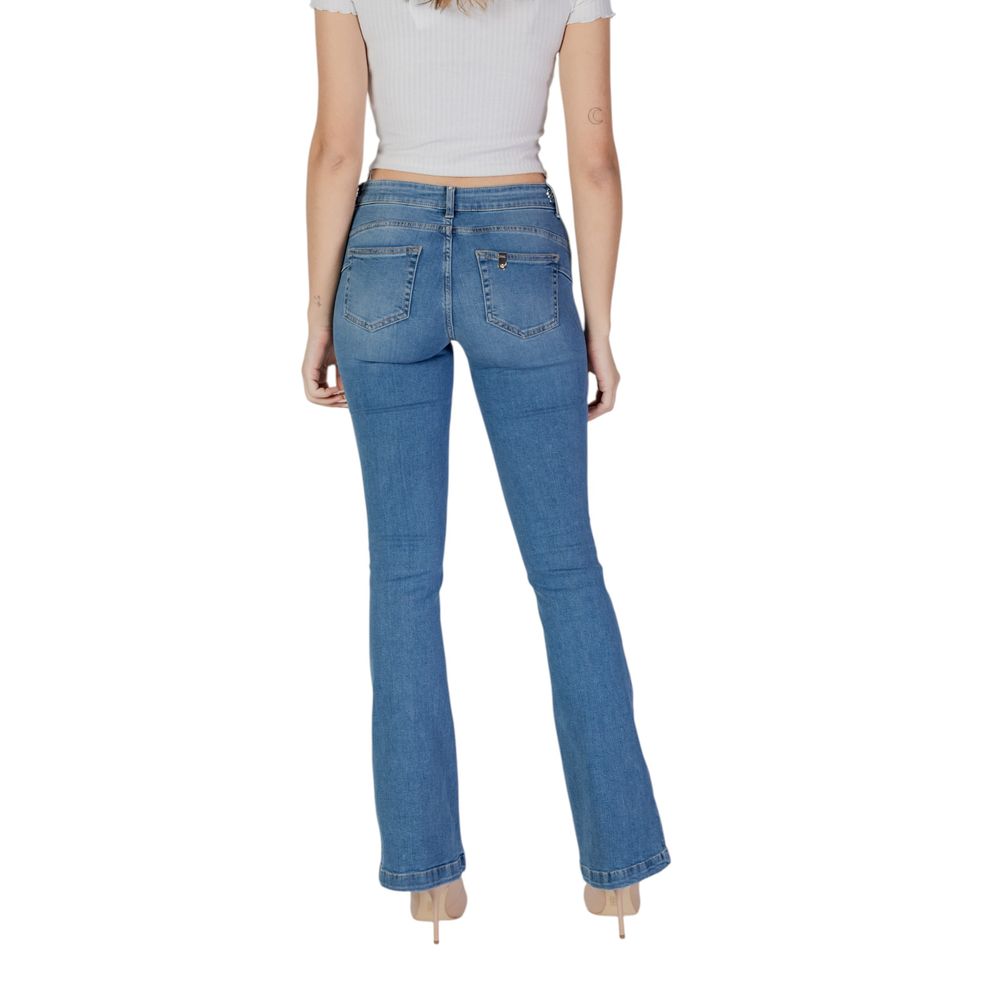 Jeans by Liu Jo for women in stretch denim cotton light-blue features an sophisticated and bootcut with a precise long, creating a sophisticated and sophisticated silhouette.