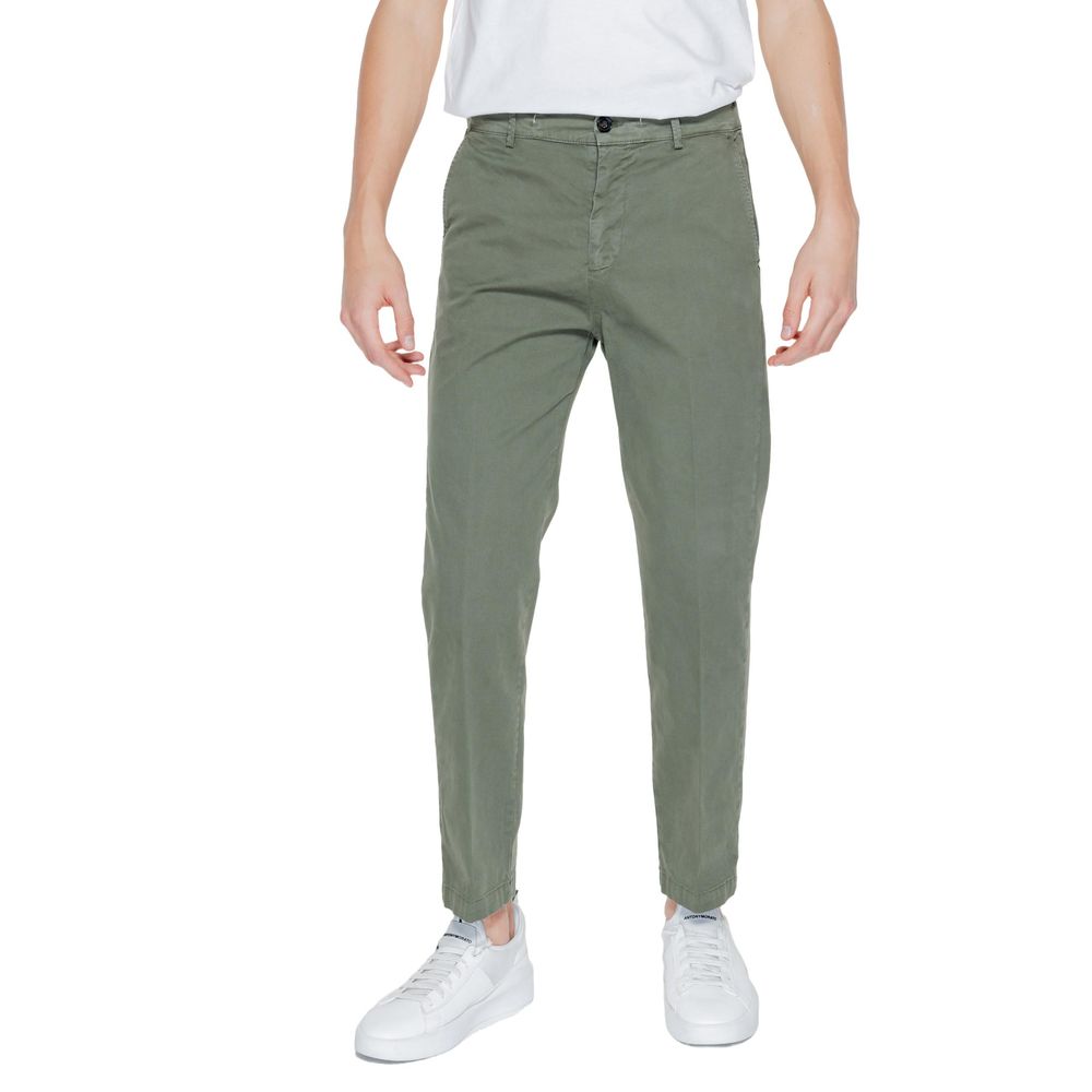 Pants by Liu Jo for men in stretch linen & cotton green features a enduring silhouette, showcasing a enduring and long with a for a premium, tailored aesthetic.