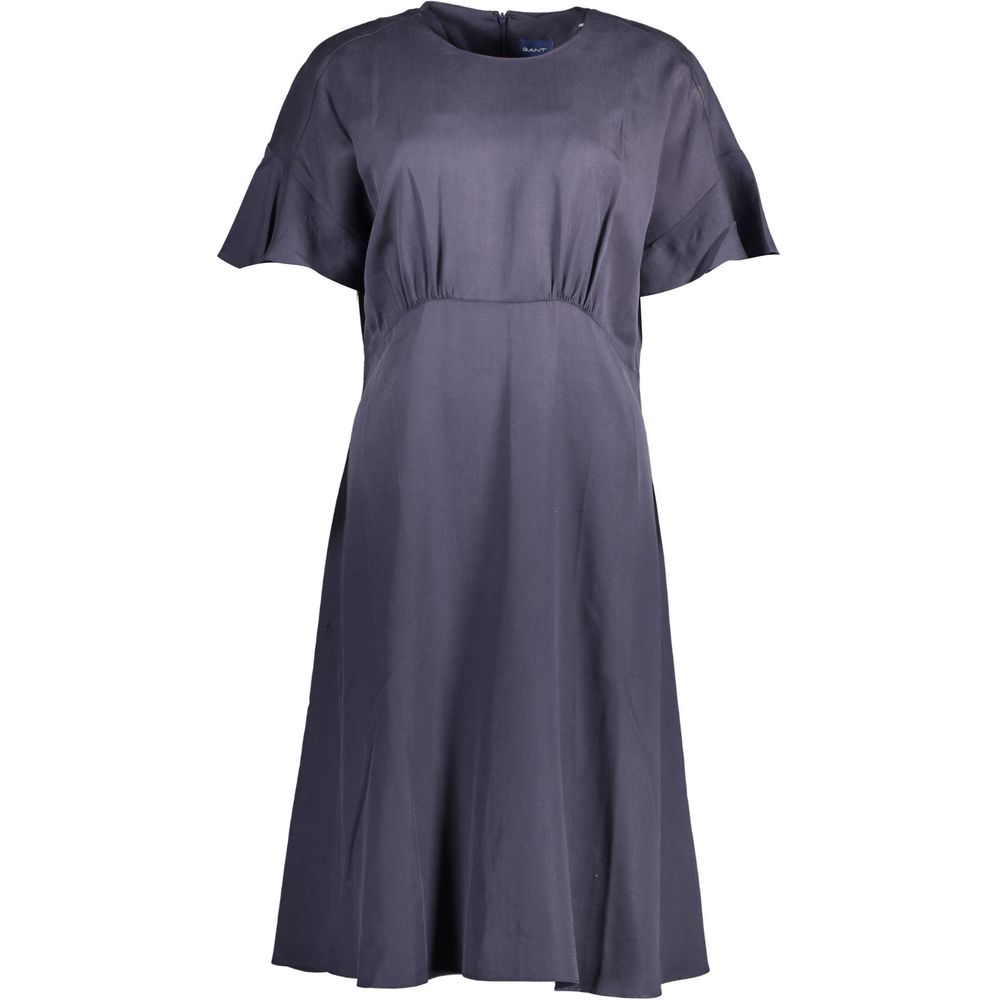 Dress by Gant for women in lyocell blue features an cute silhouette, detailed with a short-sleeve and round neckline that elegantly flows into a cute short.