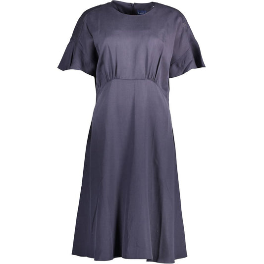 Dress by Gant for women in lyocell blue features an cute silhouette, detailed with a short-sleeve and round neckline that elegantly flows into a cute short.