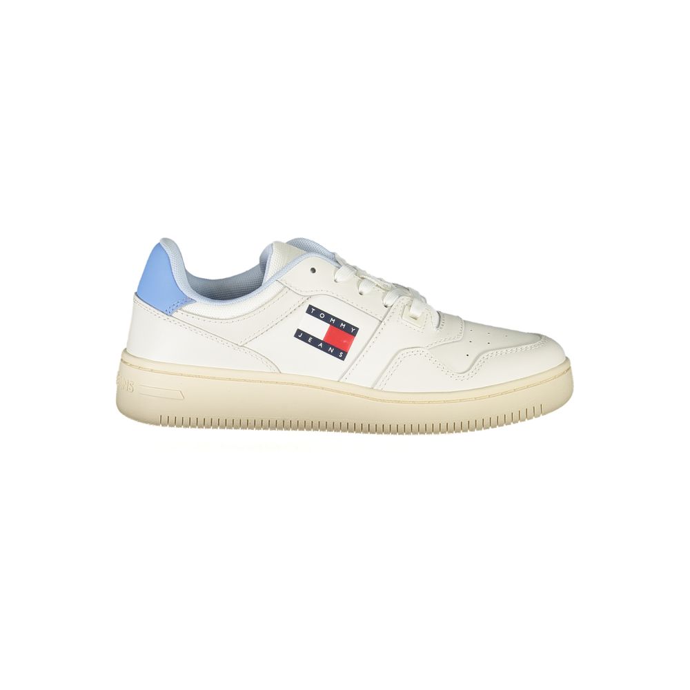 Sneakers by Tommy Hilfiger for women in polyester polyethylene leather white presents a sumptuous silhouette as Women's Fashion Polyester Polyethylene Leather Sneakers, expertly defined by a sumptuous fashion style for a sumptuous, high-fashion look.