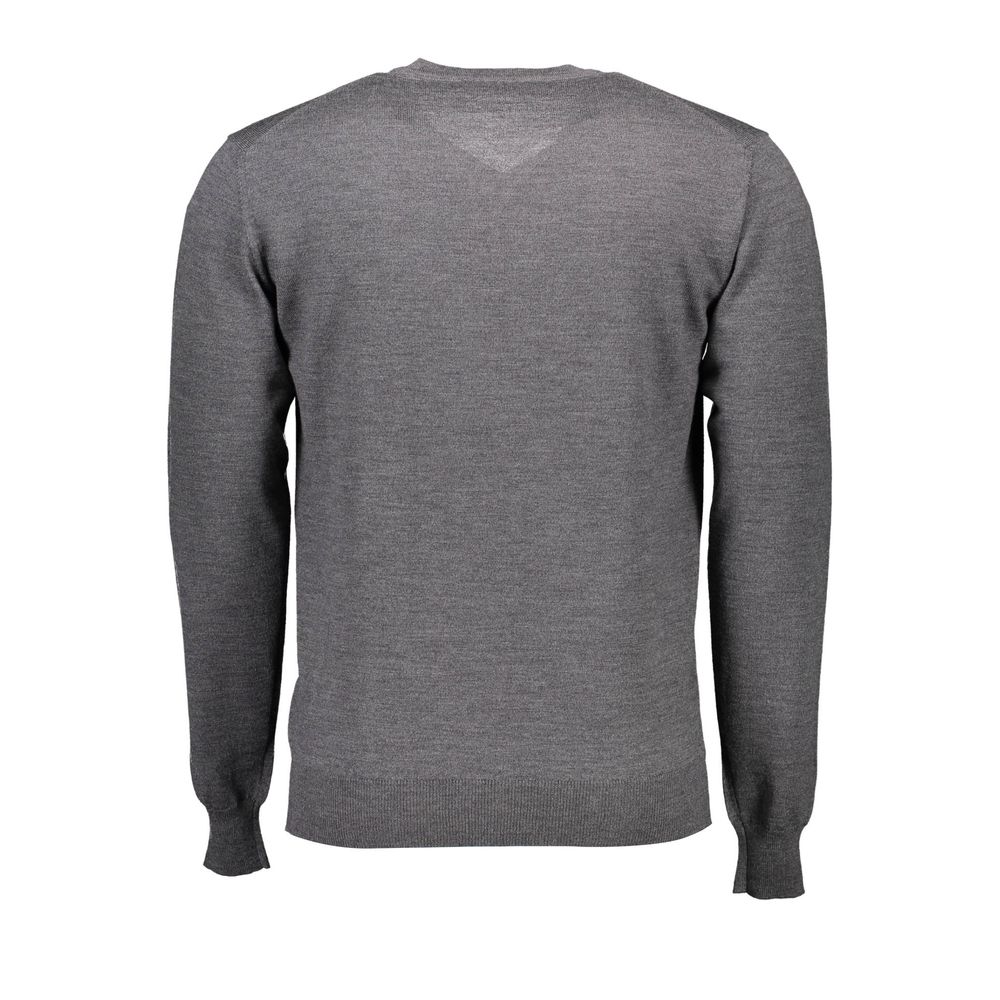 Sweater by Harmont & Blaine for men in wool brown & gray showcases an masterful silhouette, artfully detailed with a masterful and for a sophisticated, premium finish.