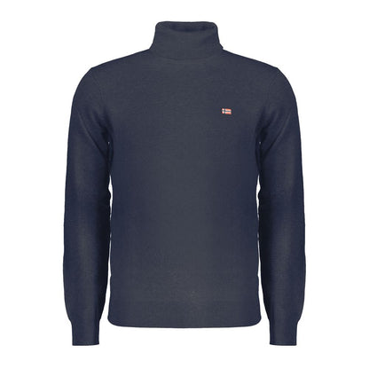 This Sweater by Norway 1963 for men in wool polyester & polyamide blue & signature presents a understated silhouette, featuring a sophisticated turtle neckline and for a understated finish.