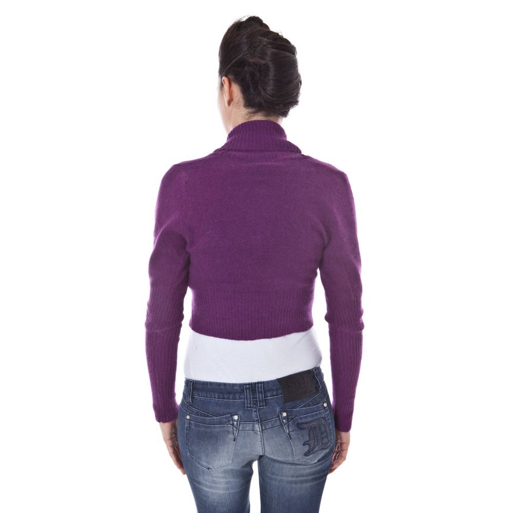This Sweater by Datch for women in wool purple presents a understated silhouette, featuring a sophisticated and for a understated finish.