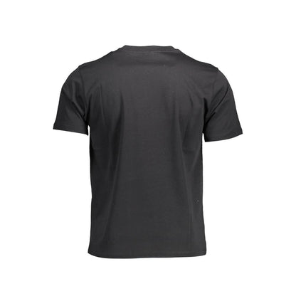T-Shirt by North Sails for men in cotton black & natural showcases a dramatic silhouette, elegantly detailed with a dramatic and for a truly dramatic finish.