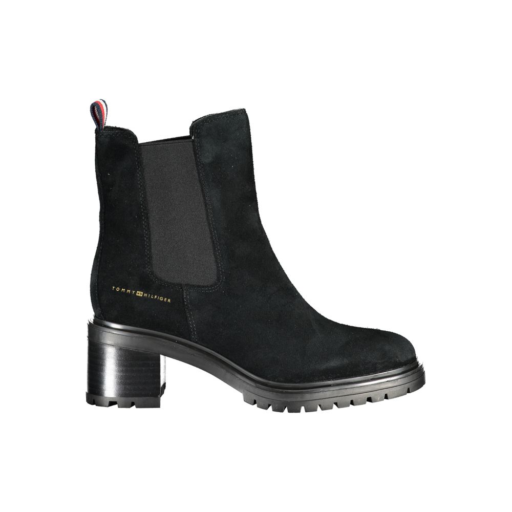 Mid-Heel Ankle Boots by Tommy Hilfiger for women in polyester polyethylene leather black & print features an high-performance silhouette, showcasing the sophisticated design of the Women's Polyester Polyethylene Leather Mid-Heel Ankle Boots with a 6-cm-heel mid-heel and a refined .