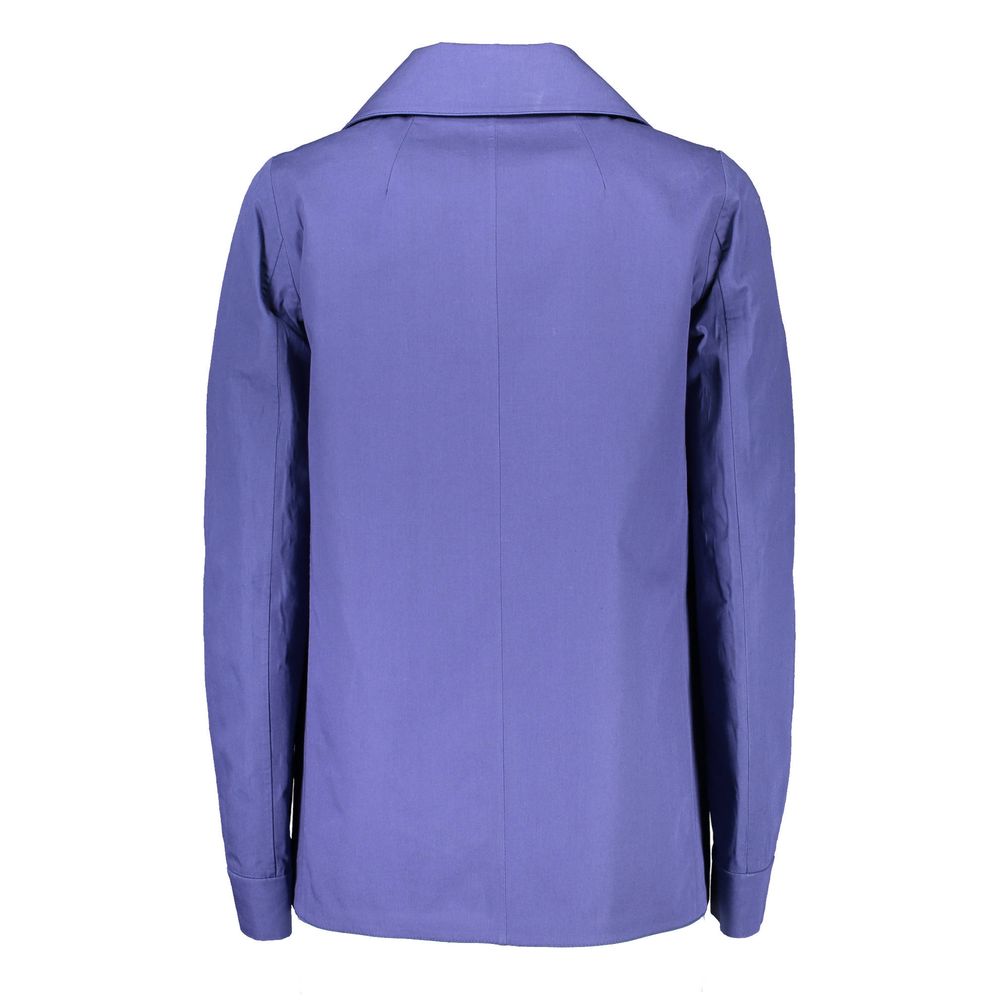 Jacket by Gant for women in cotton blue showcases a enveloping silhouette, artfully detailed with a enveloping and premium pockets for a truly enveloping finish.