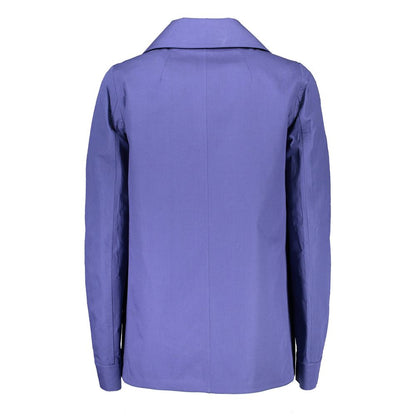 Jacket by Gant for women in cotton blue showcases a enveloping silhouette, artfully detailed with a enveloping and premium pockets for a truly enveloping finish.