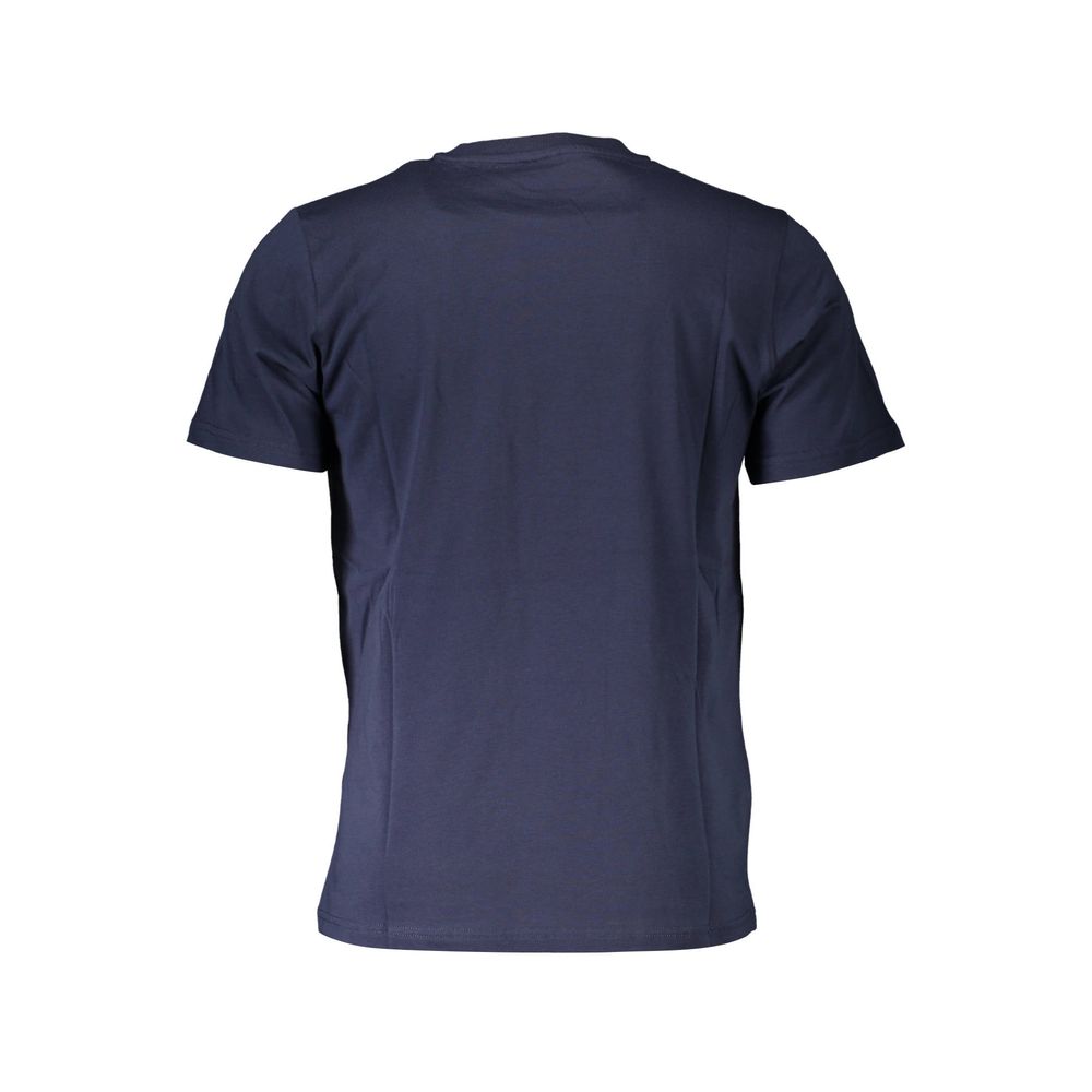 T-Shirt by North Sails for men in cotton blue & print showcases a chic silhouette, artfully detailed with a chic crew neckline and for a chic finish.