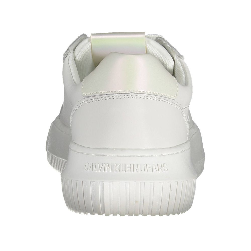 Sneakers by Calvin Klein for women in polyester leather white features a sumptuous design, perfectly showcasing the sumptuous casual style of this Crisp Women's Casual Polyester Leather Sneakers.