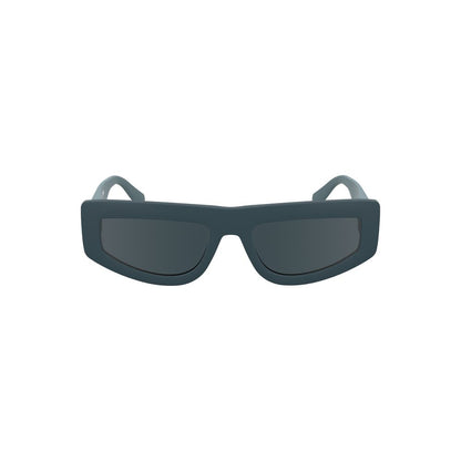 This Sunglasses by Calvin Klein for women in blue presents a sumptuous silhouette, showcasing a sumptuous in blue coloured frame and high-performance .