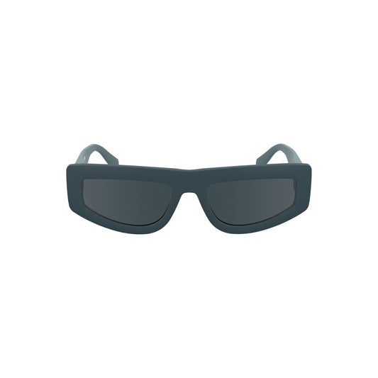 This Sunglasses by Calvin Klein for women in blue presents a sumptuous silhouette, showcasing a sumptuous in blue coloured frame and high-performance .