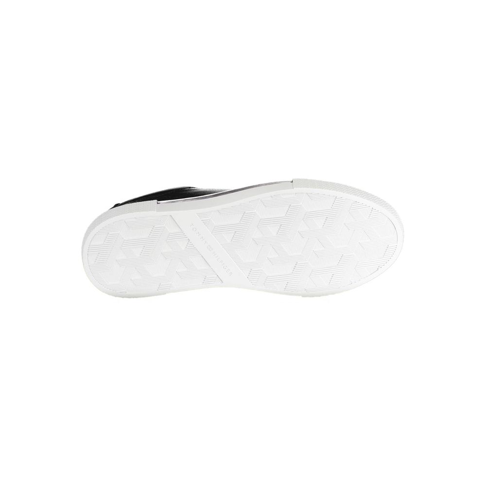 Sneakers by Tommy Hilfiger for women in leather cotton polyethylene black features a sumptuous design, perfectly showcasing the sumptuous casual style of this Essence Women's Casual Leather Cotton Polyethylene Sneakers.
