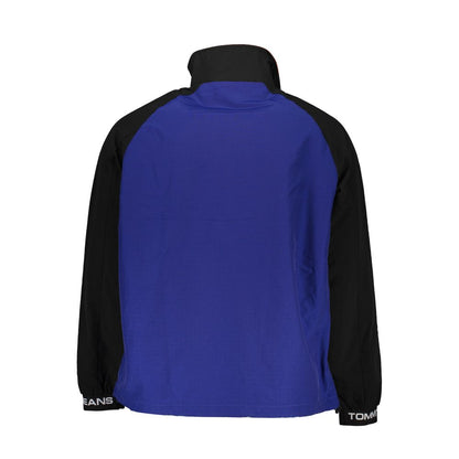 Jacket by Tommy Hilfiger for men in nylon blue presents a impeccable silhouette, showcasing distinct pockets and a impeccable for a sophisticated finish.