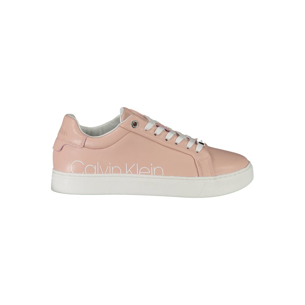Sneakers by Calvin Klein for women in polyester polyethylene leather pink features a sumptuous design, perfectly showcasing the sumptuous fashion style of this Women's Fashion Polyester Polyethylene Leather Sneakers.