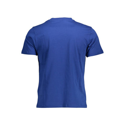 T-Shirt by North Sails for men in cotton blue features an on trend silhouette, perfectly showcasing a on trend and for an elevated aesthetic.