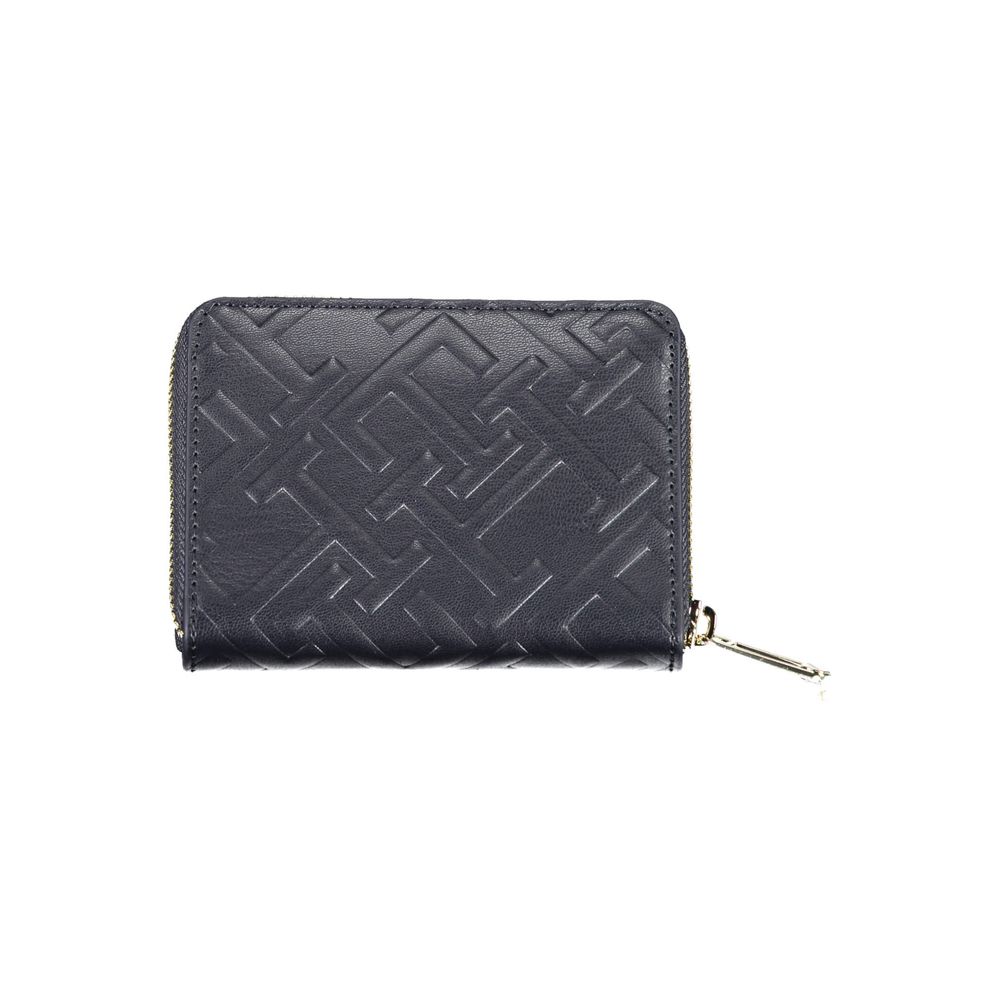 Wallet by Tommy Hilfiger for women in polyethylene blue & signature showcases a refined silhouette, artfully capturing the essence of the refined Polyethylene Wallet design with functional .