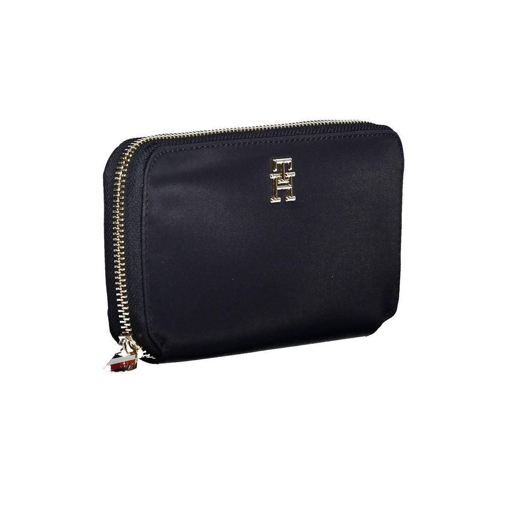 Cardholder Wallet by Tommy Hilfiger for women in nylon blue presents a streamlined silhouette, showcasing the sophisticated design of the Nylon Cardholder Wallet collection with functional card-organization coin-purse.