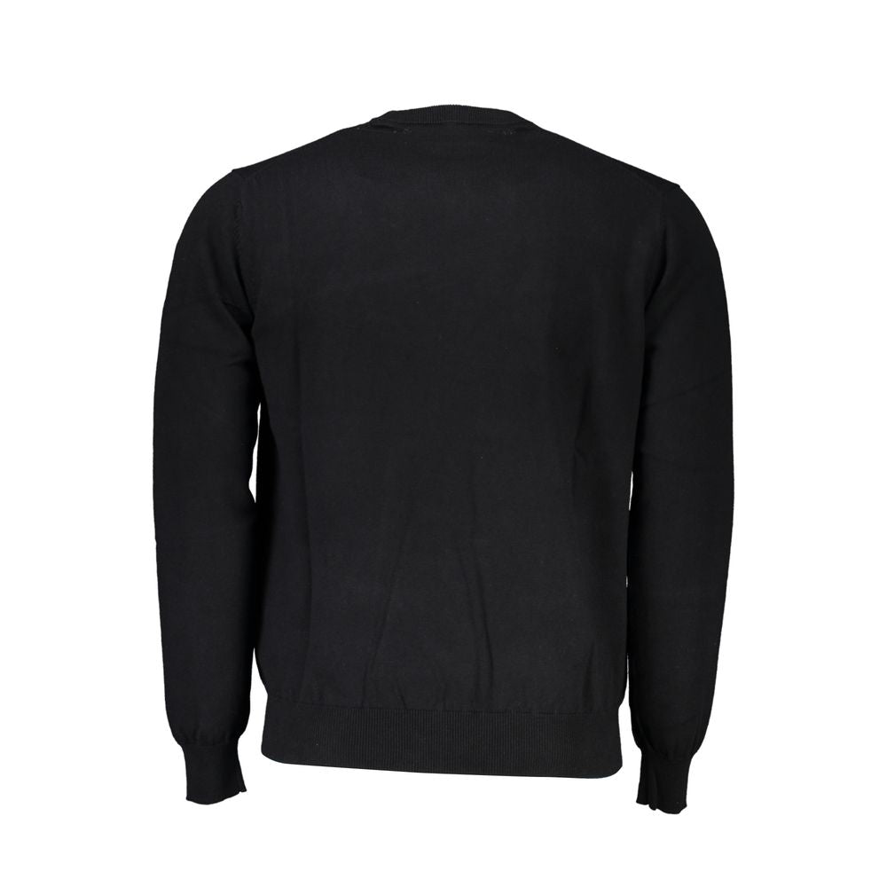Sweater by Harmont & Blaine for men in cotton black showcases a sumptuous silhouette, artfully finished with a sumptuous crew neckline and for a sophisticated, sumptuous look.