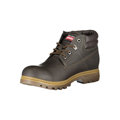 Boots by Carrera for men in polyester & polyethylene brown features an high-performance design from the Men's Polyester & Polyethylene Boots collection, highlighting a high-performance and for a refined look.