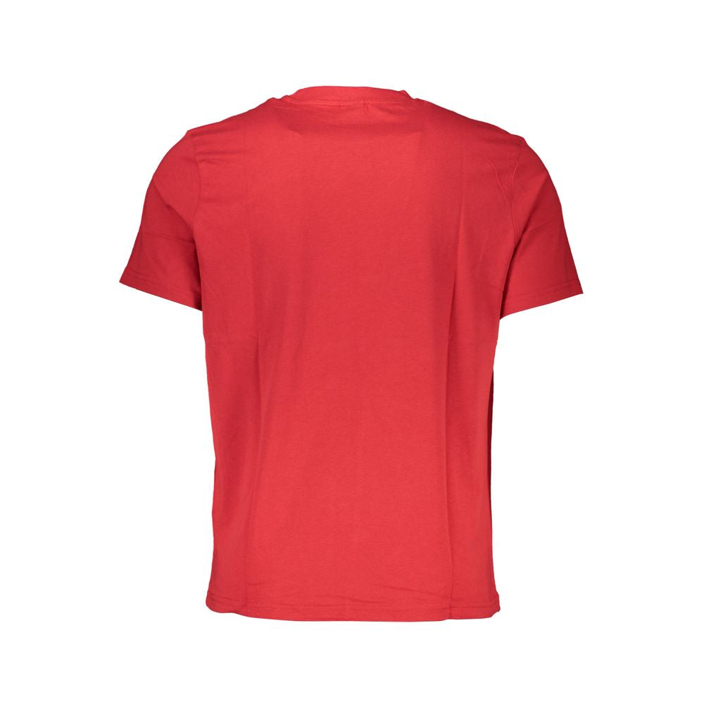 T-Shirt by North Sails for men in cotton red & print showcases a dramatic silhouette, elegantly detailed with a dramatic and for a truly dramatic finish.