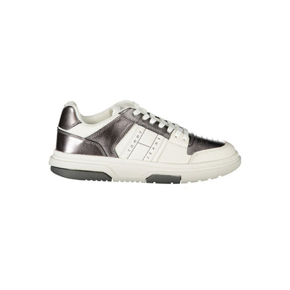 Sneakers by Tommy Hilfiger for women in polyester polyethylene leather silver, white & print features a sumptuous design, perfectly showcasing the sumptuous fashion style of this Women's Fashion Polyester Polyethylene Leather Sneakers.
