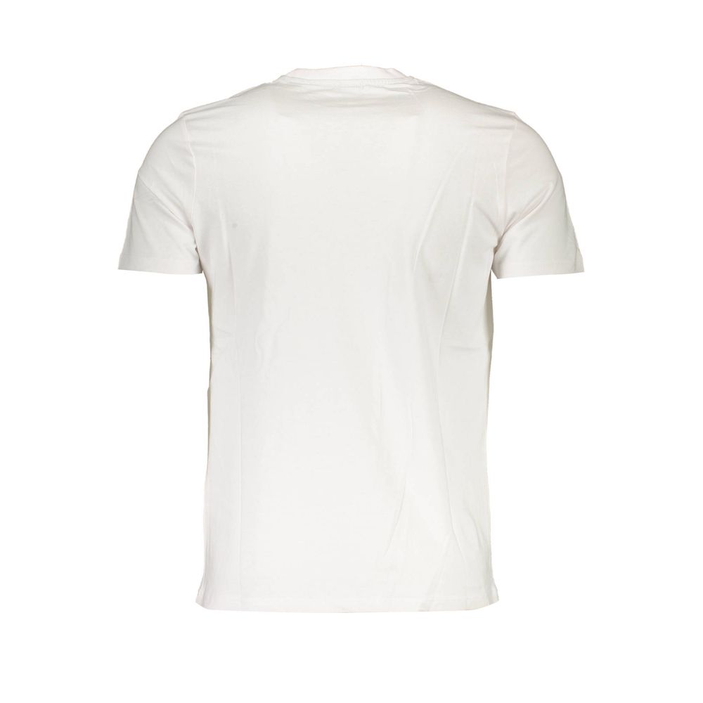 T-Shirt by North Sails for men in cotton white showcases a dramatic silhouette, elegantly detailed with a dramatic and for a truly dramatic finish.