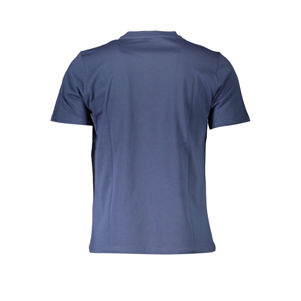 T-Shirt by North Sails for men in cotton blue & print showcases a dramatic silhouette, elegantly detailed with a dramatic and for a truly dramatic finish.