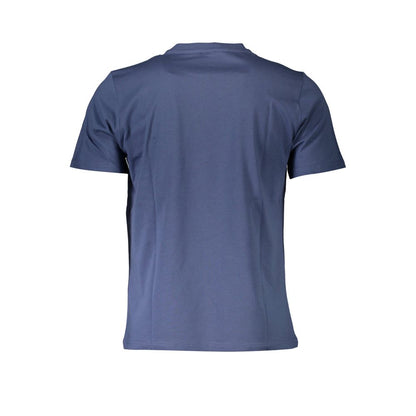 T-Shirt by North Sails for men in cotton blue & print showcases a dramatic silhouette, elegantly detailed with a dramatic and for a truly dramatic finish.