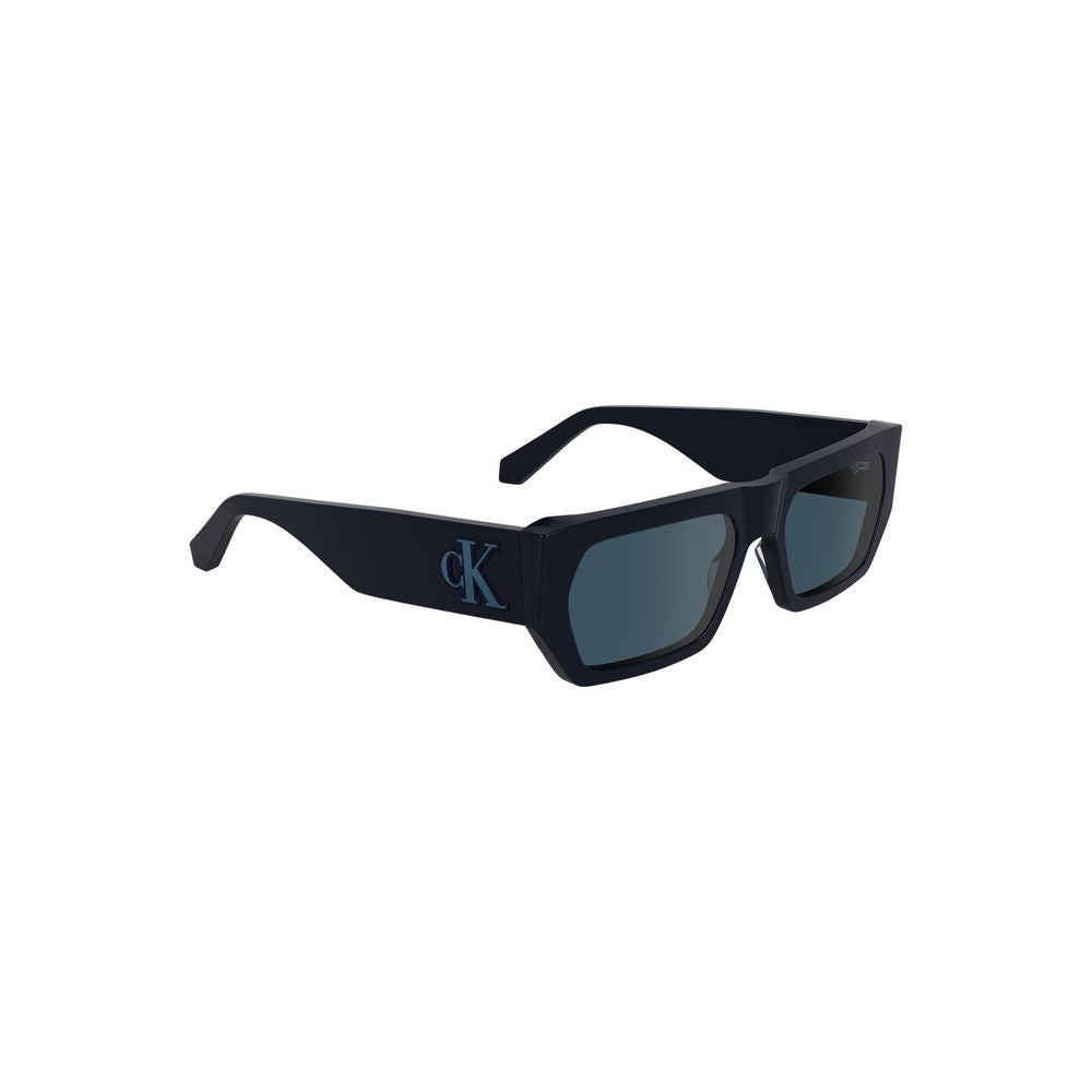Sunglasses by Calvin Klein for women in metal blue features an lustrous with blue coloured frame detailing and for a lustrous aesthetic.