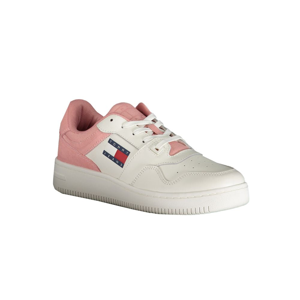 Sneakers by Tommy Hilfiger for women in polyester pink features a sumptuous design, perfectly showcasing the sumptuous fashion style of this Women's Fashion Polyester Sneakers.