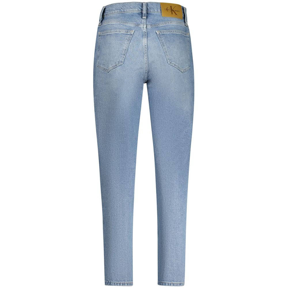 Jeans by Calvin Klein for women in stretch cotton light-blue features a refined silhouette with a refined mom, defined by a and a refined long for a refined finish.