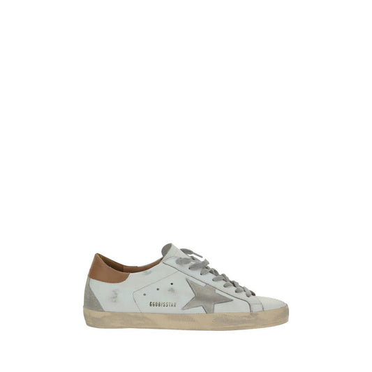 Sneakers by Golden Goose for men in bos taurus calf leather white & signature features an sumptuous design from the Star Men's Low Top Bos Taurus Calf Leather Sneakers collection, highlighting a sumptuous low-top style for a premium, high-fashion look.